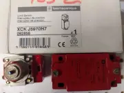 3 SAFETY DOOR SWITCHES Telemecanique XCK J5970H7 (184)