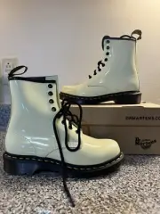 NEW Boots Dr. Martens 1460 Patent Leather Boots Toile Cream Women's size 6 NEW