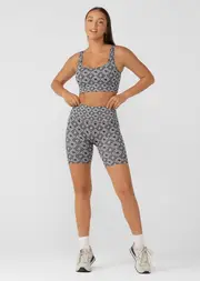[Lorna Jane] Rally Seamless Bike Shorts in Print, Size - Medium M Retro LJ Check Jacquard