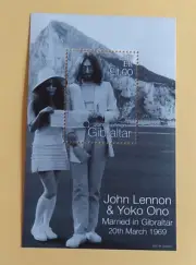 John Lennon e Yoko Ono mini foglietto 1999 Gibilterra come foto