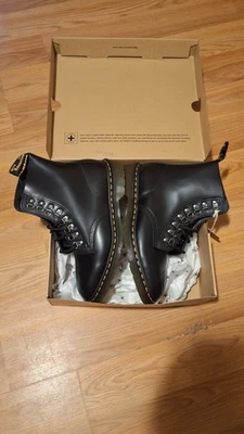 Dr Doc Martens Boot Smooth Combat Boots Men US 9 Women 10 Hipster Cool Concert