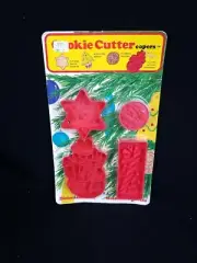 Vtg Set of 4 Red Plastic COOKIE CUTTER CAPERS snowman candy cane holy star