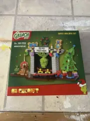 The Grinch In Fireplace Building Block Set- Includes Accessories-Lego Compatible
