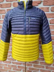 Patagonia Men's Medium AlpLight Down Pullover. Textile Green / Blue-Black