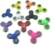 1 pc of Tri Fidget Hand Finger Spinner Toy Hand Spinner regular color in Random