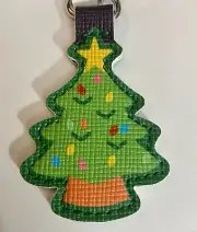 ALDI Ring Quarter Keeper Christmas Tree Shaped Key Fob Chain Tag Holder New