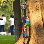 Tree Climbing Gnome Statues, Mini Resin Gnome Climbing Tree Sculpture, Garden Landscape Decorative Figurines for Lawn Balcony Patio Decor