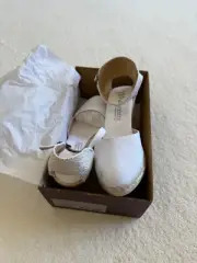 New in the box women's Viscata Satuna.Ful Lona 112 White Jute color in size 8.5.