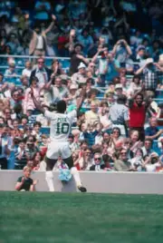 Cosmos Pele Celebrates And Gestures To The Crowd 1970 OLD PHOTO
