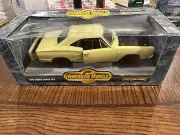 Ertl 1969 Dodge Super Bee Six Pack Yellow 1:18 Diecast American Muscle Car!!!!!
