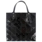 【ISSEY MIYAKE 三宅一生】BAOBAO 亮面方格6X6肩背/手提包(黑色)