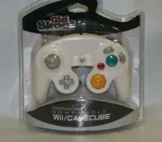 Old Skool Dual Analog Controller for Nintendo Game Cube and Wii - White