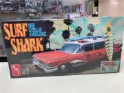 AMT 1242 1959 Cadillac Ambulance Surf Shark model kit