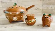 Pig Salsero With Spoon & Salt Shaker Salsero De Barro Con Cuchara Y 2 Saleros