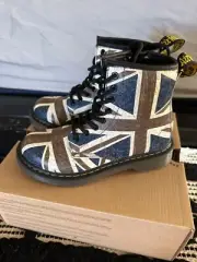 Dr. Doc Martens Delaney Virginia Union Jack British Flag Boots US 1