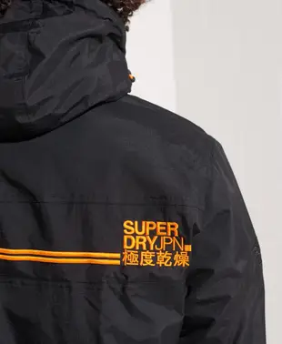 跩狗嚴選 獨家新款 黑橘 新色 極度乾燥 Superdry 經典款 男款 三排拉鍊 防風 風衣 外套 刷毛保暖