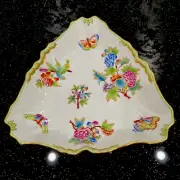Orig Herend Handcrafted /Painted Triangle Serving Dish W Queen Victoria Pattern