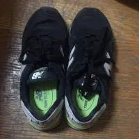 在飛比找蝦皮購物優惠-二手new balance 鞋