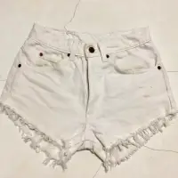 在飛比找蝦皮購物優惠-Levi’s vintage 老品高腰改版短褲 白色26