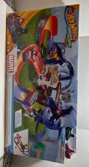 Hot Wheels Racer Verse Spider-Man’s Web Slinging Speedway By Mattel HPL34