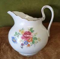 在飛比找Yahoo!奇摩拍賣優惠-【中古英國】tuscan 骨瓷花卉大奶壺