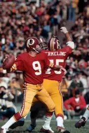 Sonny Jurgensen Washington Redskins drops back to pass v the S- 1973 Old Photo 2