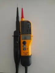 Fluke T130 Voltage/Continuity Tester