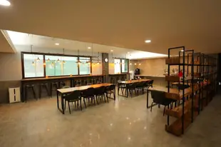 發士得飯店THE FIRST HOTEL