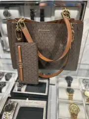 Michael Kors Trisha Large PVC Tote+MK Reed Large Snap Credit Card Clutch Wallet