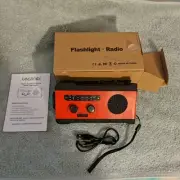 USA FANSROCK MULTI-FUNCTION RADIO AM/FM/ NOAA HAND CRANK SOLAR FLASHLIGHT ALARM