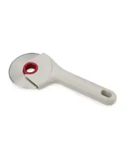[Joseph Joseph] Ringo Pizza Wheel in Stone/Red
