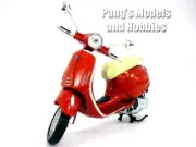 Vespa Primavera 1/12 Scale Die-cast Metal Model by NewRay - Red