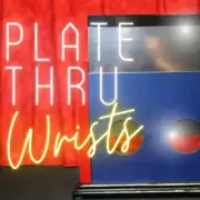 PLATE THRU WRISTS ILLUSION - Magic & Party Tricks