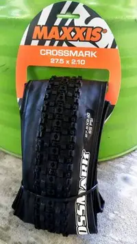 在飛比找Yahoo!奇摩拍賣優惠-~騎車趣~全新27.5x2.10瑪吉斯MAXXIS CROS