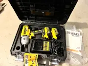 DEWALT DCF899NT 18V 1/2in XR Li-Ion Cordless High Torque Impact Wrench Kit