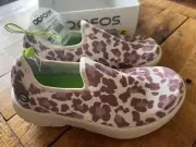 Women’s Oofos OOMG EEZEE Rose Leopard Slip On Recovery Sneaker Size 5 NIB