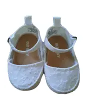 OLD NAVY Eyelet baby girl shoes - Size 3/6 months. NEW