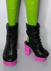 Monster High G3 Venus Skulltimate Secrets Garden Mysteries Black Boots Shoes