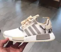 在飛比找Yahoo!奇摩拍賣優惠-ADIDAS NMD R1 奶茶色 蛇紋 歐美 經典 減震 