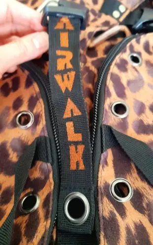 Airwalk黑金系列豹紋後背包