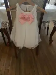 BEAUTIFUL WHITE CHIFFON DRESS With Pink BOW! NEW! SIZES.1Size 2, Size 3,1 Size 4