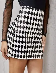 Brandnew! Woman’s Argyle / Diamond Print High Waist Skirt, XS