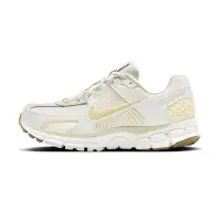 在飛比找Yahoo奇摩購物中心優惠-Nike Air Zoom Vomero 5 女 白綠 復古