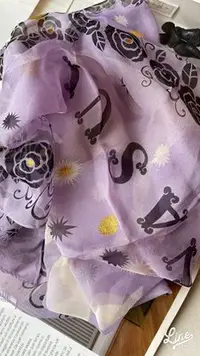 在飛比找Yahoo!奇摩拍賣優惠-購入一段時間未使用日本製Anna Sui 女性絲巾