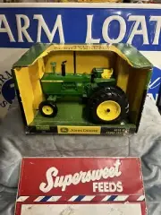 1/16 John Deere 4010 Diesel Wide Front Tractor W/Duals by ERTL W/Box!