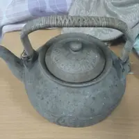 在飛比找蝦皮購物優惠-唐記陶壺 大隻有使用痕跡早期茶壺大茶壺陶瓷茶壺老物件收藏舊物