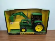 1/16 Ertl Farm Toy John Deere 2755 Tractor with Loader