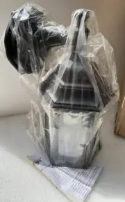 SunLink Wall Mount Lantern Model LF-104277-028 NIB