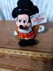 DISNEY STORE UK EUROPEAN ROYAL BEEFEATER Mickey Mouse BEAN BAG PLUSH TAG RARE