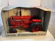 Vintage Ertl 1:16 International 966 Special Edition 4624 Die Cast Tractor 1991